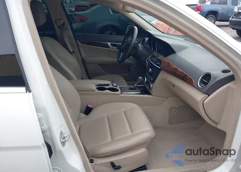 2012 Mercedes-Benz C 250 Sport из США, поврежденный, VIN WDDGF4HB0CR220268